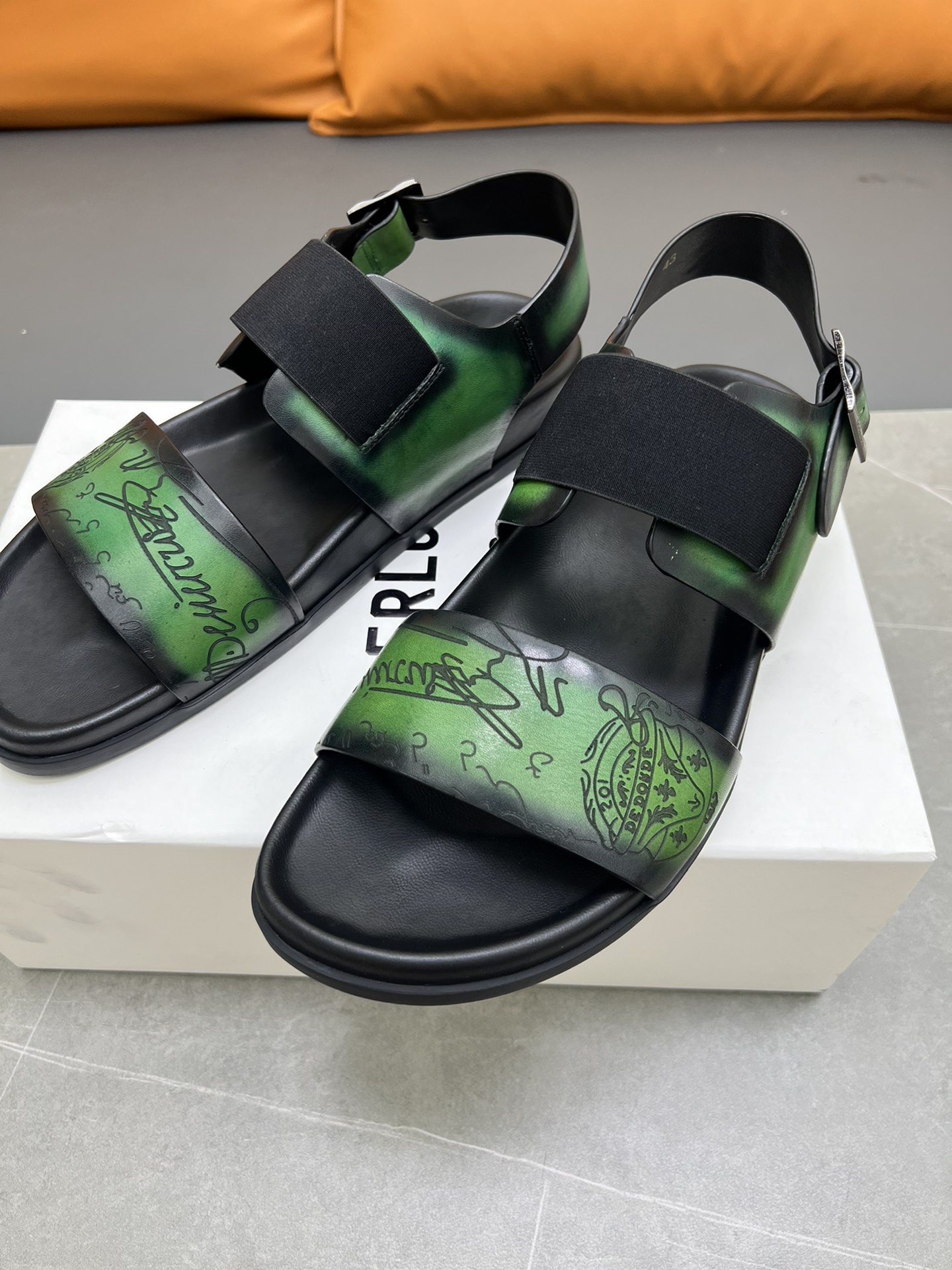Berluti Tamaño:38-45 P270Berluti boutique de gama alta zapatillas de los hombres, la mano de obra su