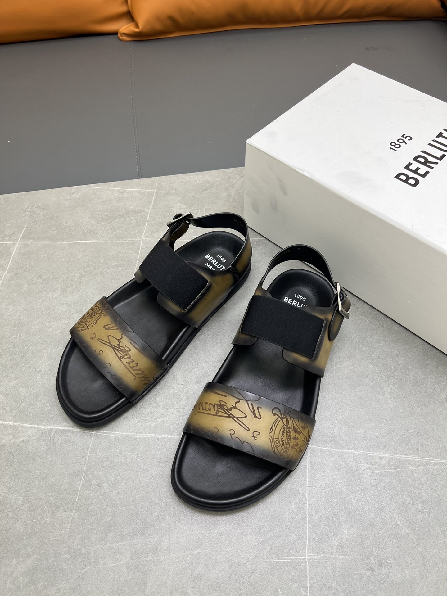 Berluti Tamaño:38-45 P270Berluti boutique de gama alta zapatillas de los hombres, la mano de obra su