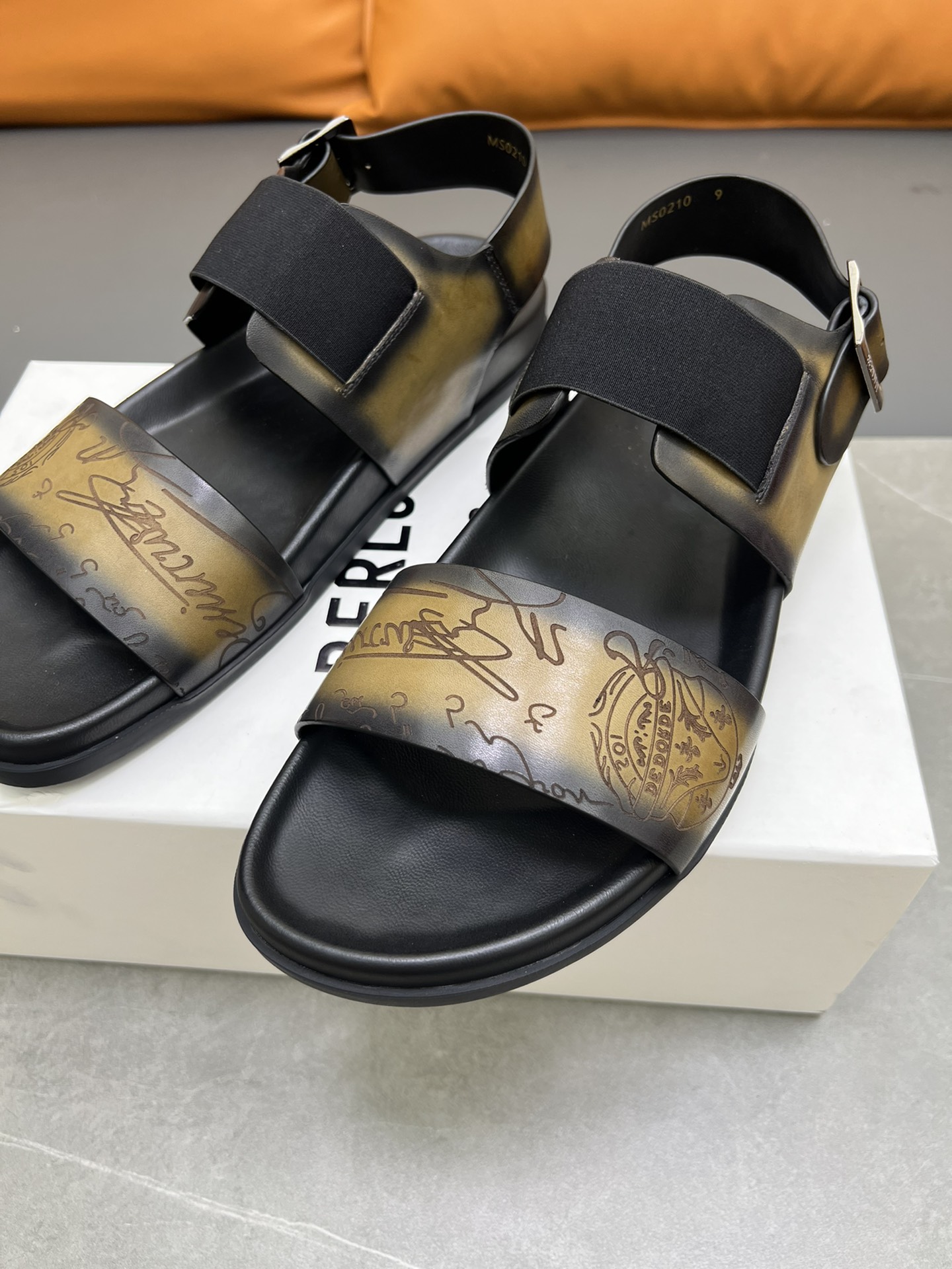 Berluti Tamaño:38-45 P270Berluti boutique de gama alta zapatillas de los hombres, la mano de obra su