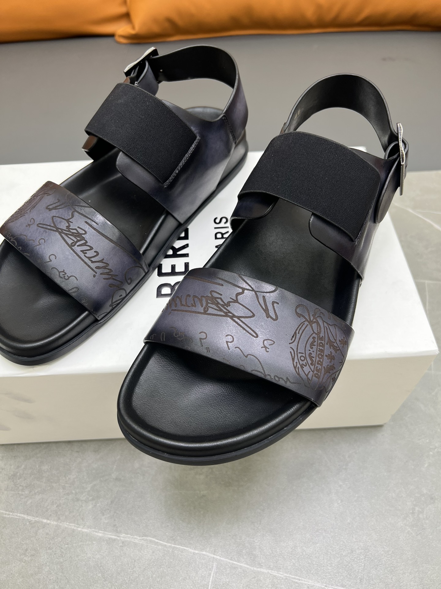 Berluti Tamaño:38-45 P270Berluti boutique de gama alta zapatillas de los hombres, la mano de obra su