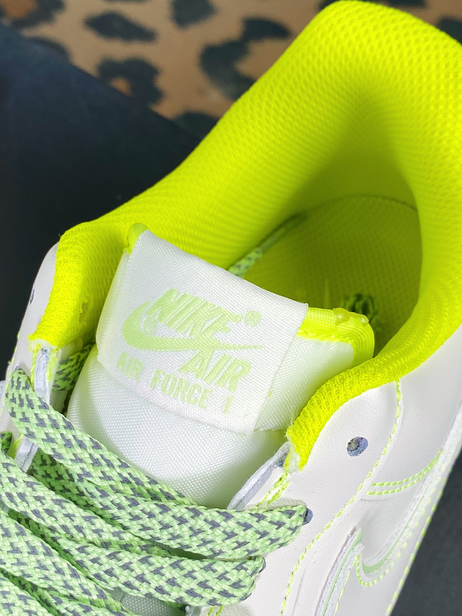 Air Force 1 '07 Low Leather ”White/Vlot Static” Air Force One classic low-top sneakers ”leather” ”off-white fluorescent green 3M reflective” 315122-909