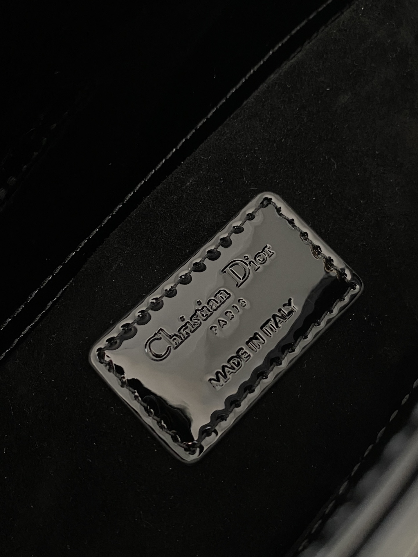 Dior 黑色中号𝗗-𝗝𝗼𝘆 𝗯𝗮𝗴漆皮款