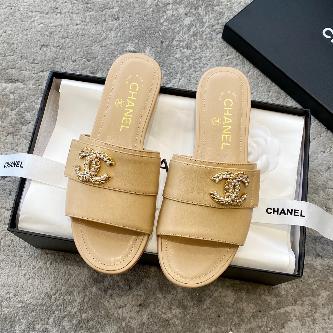 CHANEL тапкі з цялячай скуры, якія робяць ногі белымі, элегантны фасон