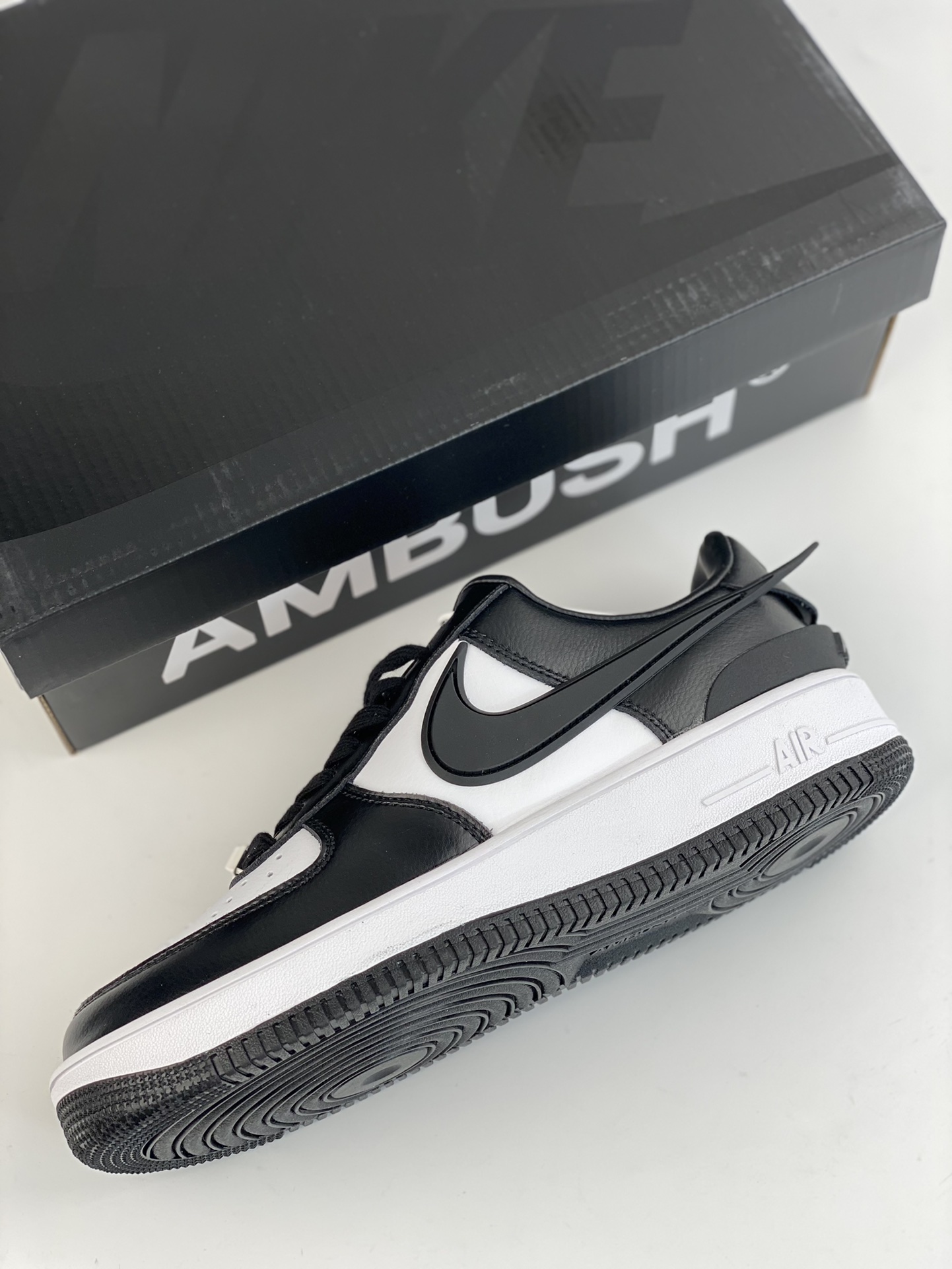 AMBUSH Nike Air Force1 Low is made of leather throughout DV3464-007