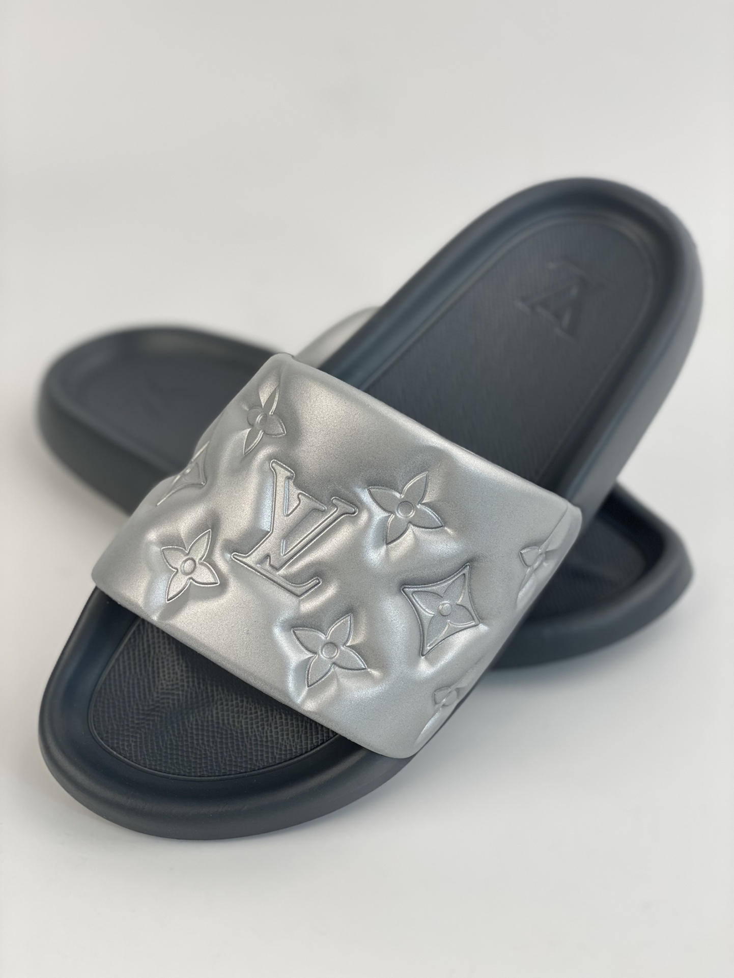 Louis Vuitton LV summer new casual slippers
