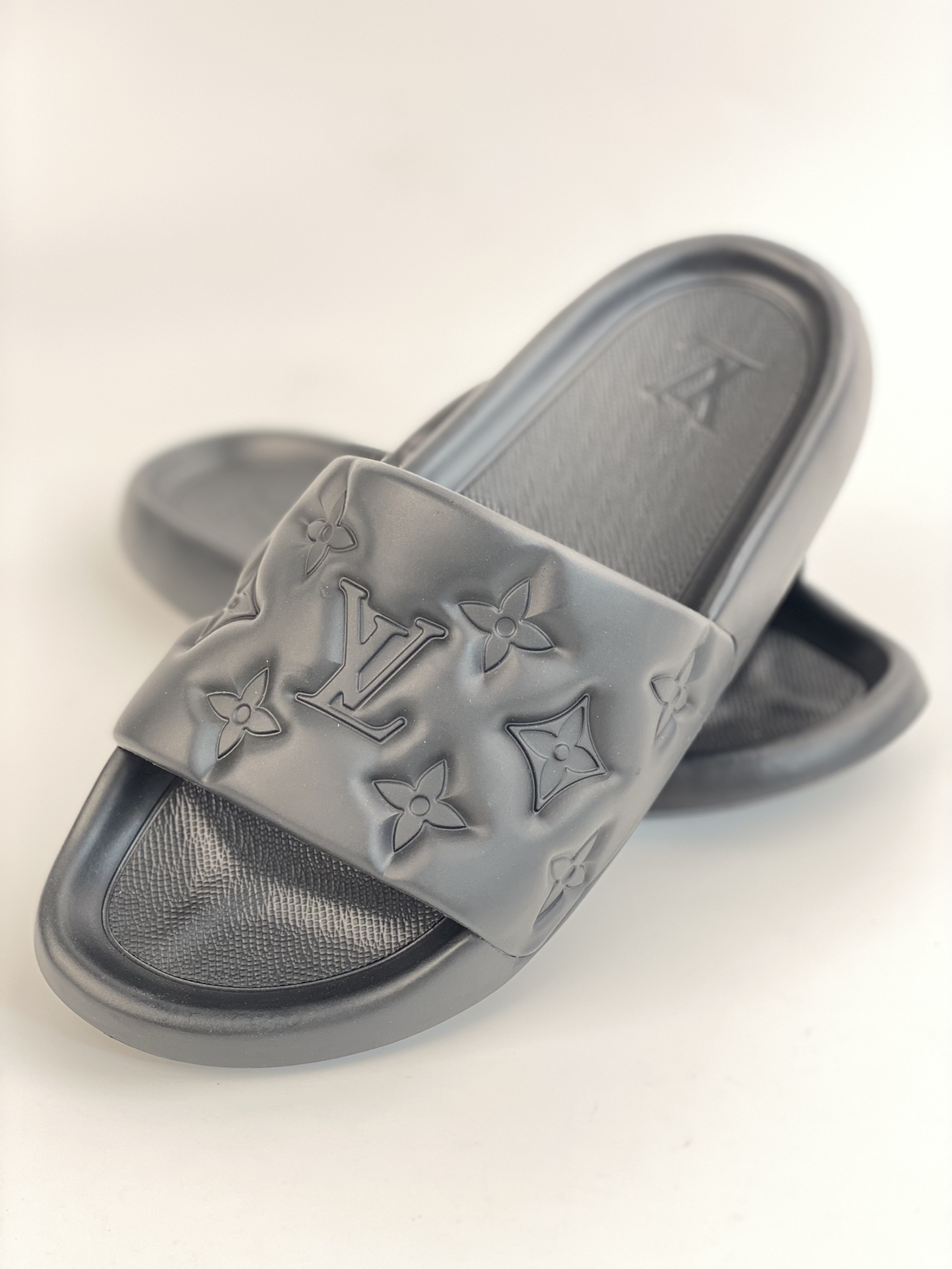 Louis Vuitton LV summer new casual slippers