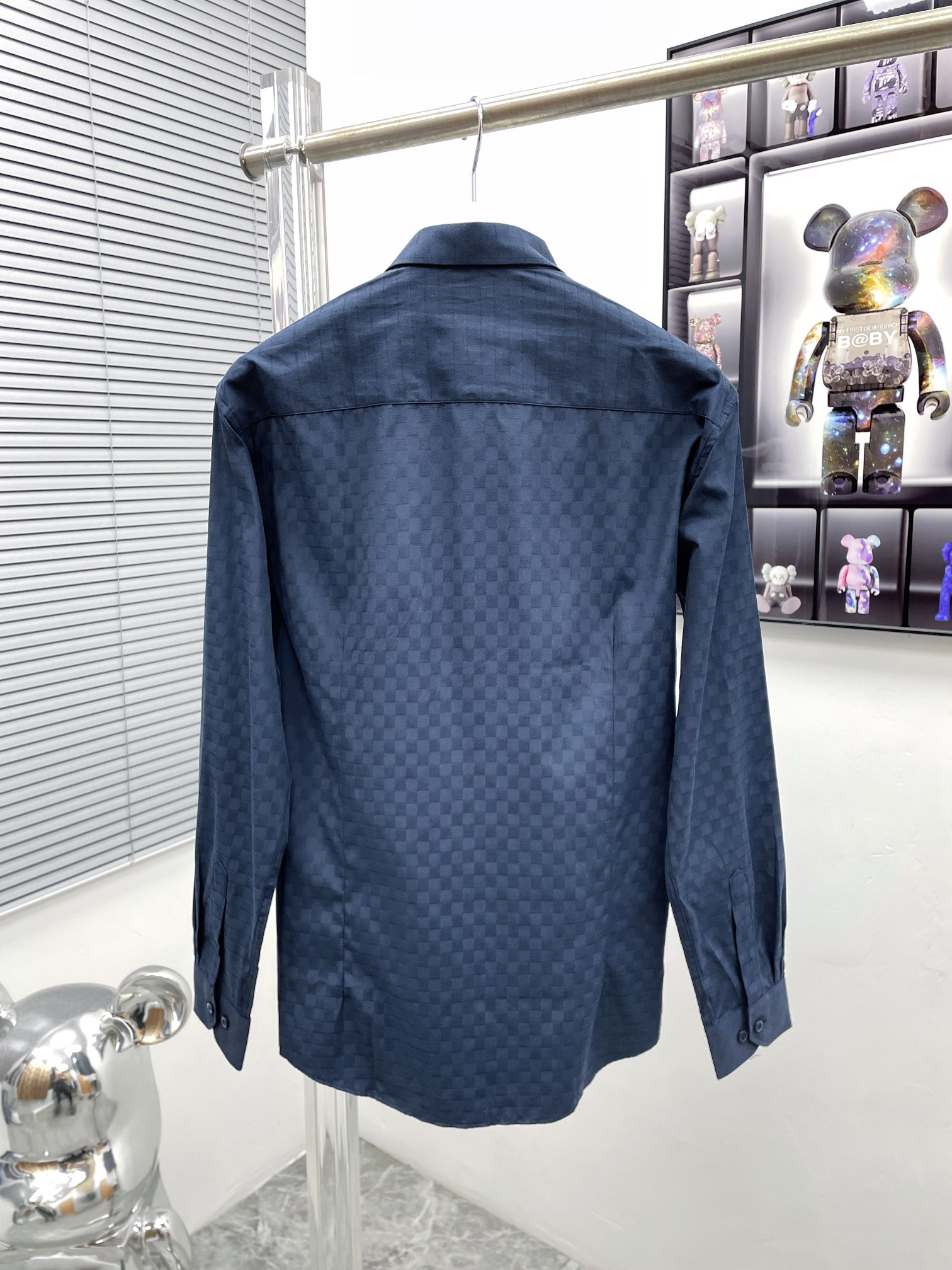 Louis Vuitton Shirt: Classic Style with Quality Details and Comfort, Various Sizes Available - 图片 2
