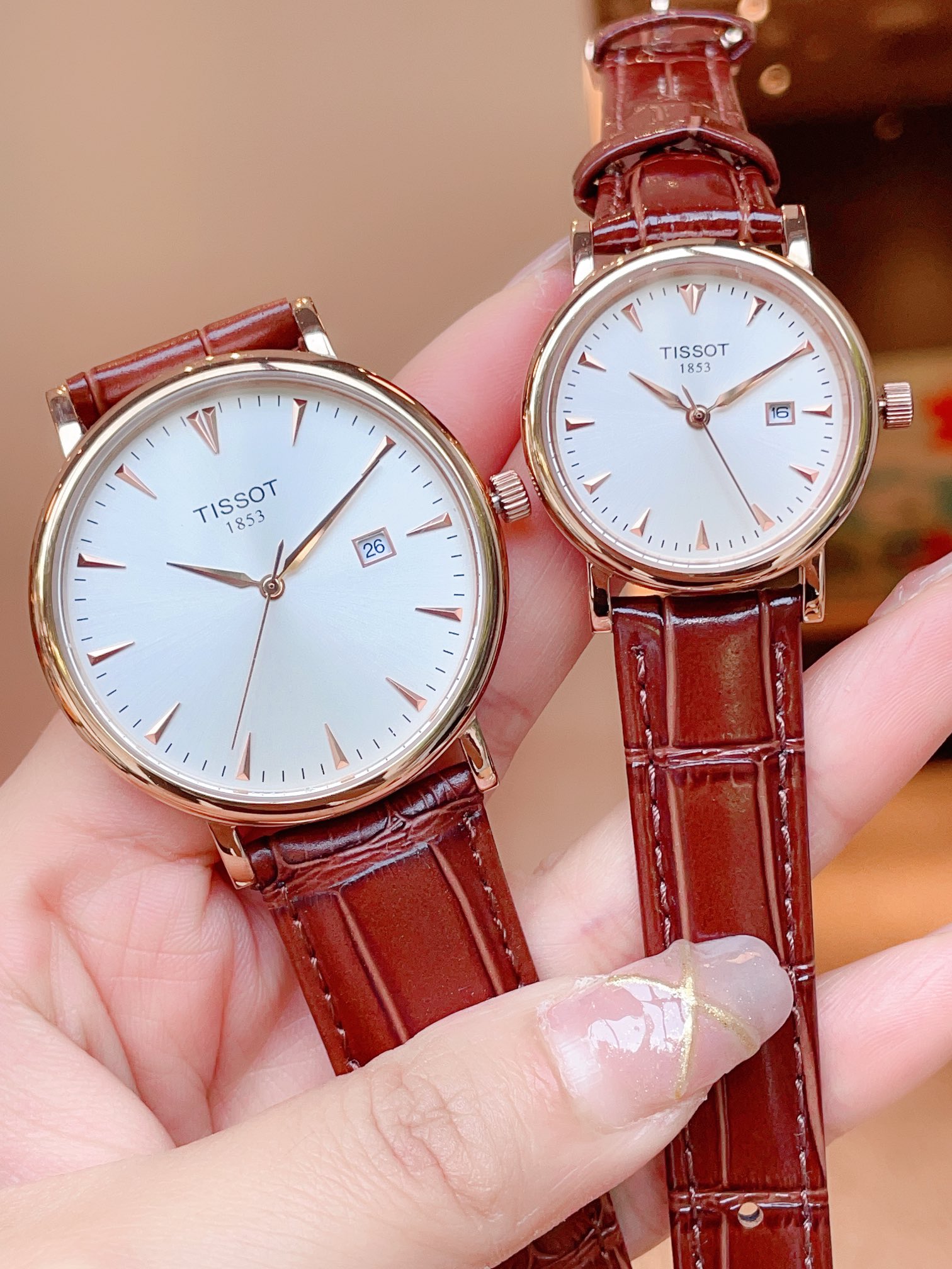 💰260🍀天梭TISSOT✨ 全新卡森臻我系列情侣对表隆重登场🏅 🏅 臻我🌟 寓意每时每刻做真实的自己。每一种身份，皆是兴之所至。每一年真我，都独具魅力。佩戴卡森臻我系列腕表，传递着随心所欲的都市“芯”主张。尺寸女装30mm，男装40mm。🍀🍀🍀