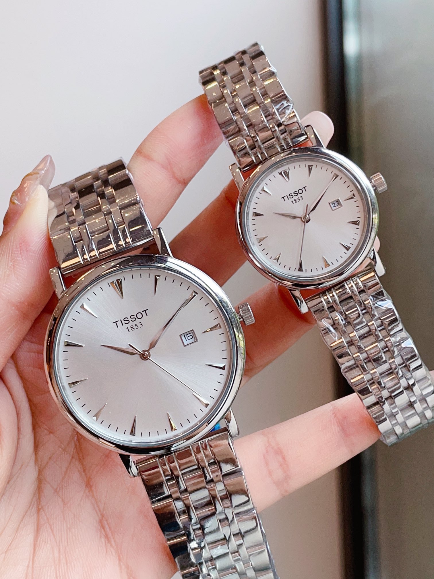 💰260🍀天梭TISSOT✨ 全新卡森臻我系列情侣对表隆重登场🏅 🏅 臻我🌟 寓意每时每刻做真实的自己。每一种身份，皆是兴之所至。每一年真我，都独具魅力。佩戴卡森臻我系列腕表，传递着随心所欲的都市“芯”主张。尺寸女装30mm，男装40mm。🍀🍀🍀