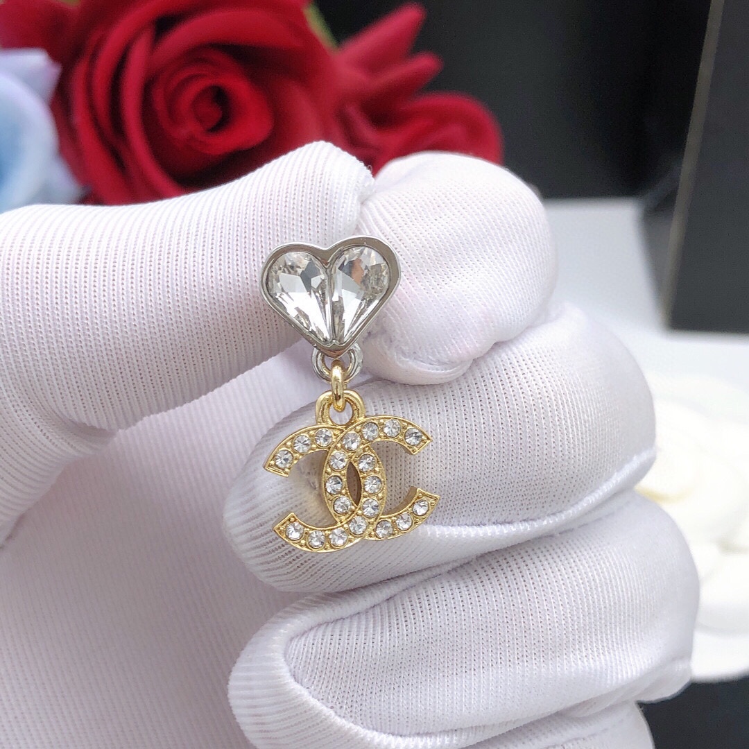 编号XED0353
 【ch*nel最新款🆕🆕爱心钻吊双c镶钻】一致专柜🆕黄铜材质