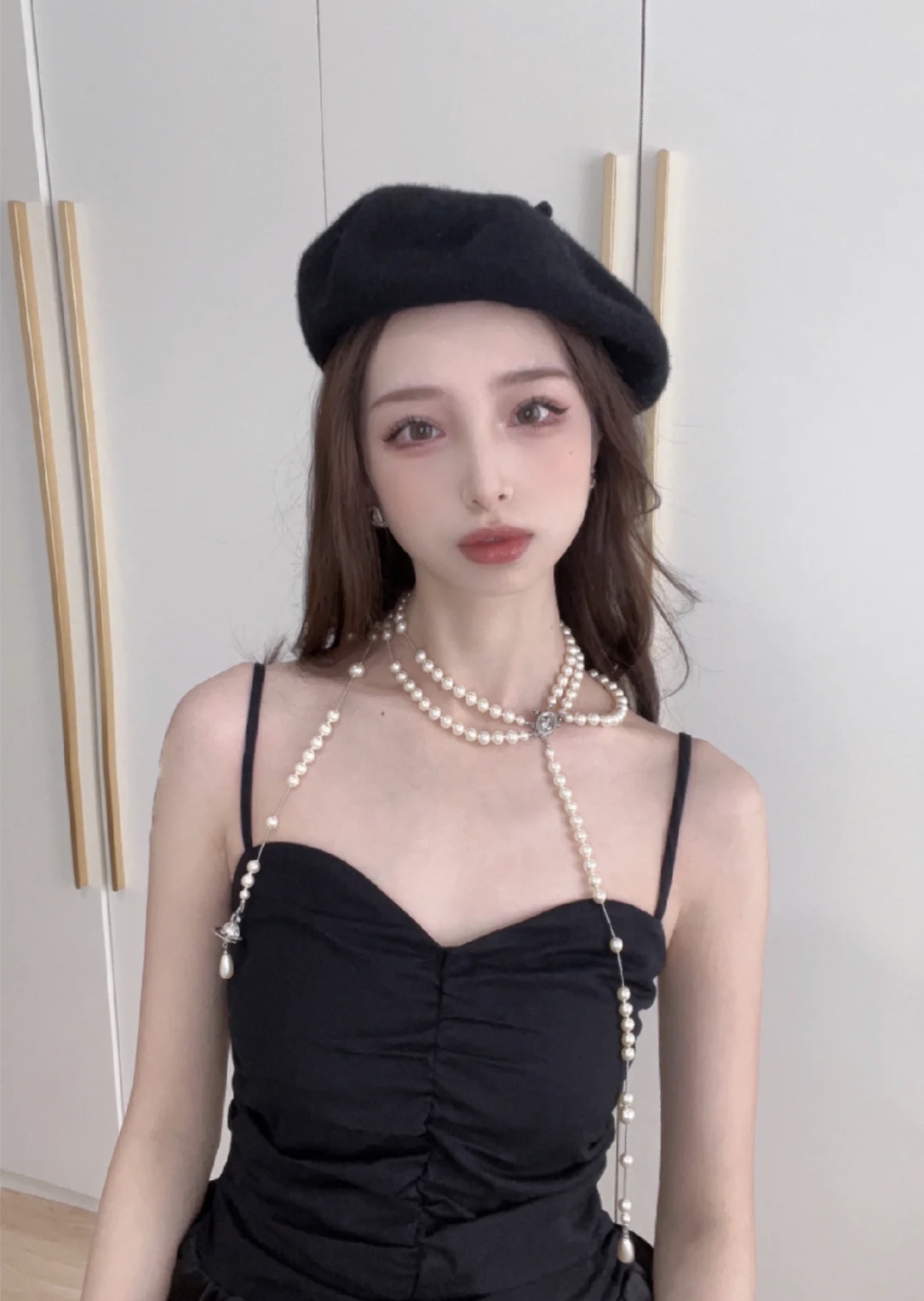 NO:857226,Wearing pictures of silver broken pearl necklace. You can’t go wrong if you follow the beauties, necklace, Cartier high-end jewelry19860909银色款破碎珍珠项链佩戴图 跟着美女们入手不出错,,necklace,卡迪亚高端饰品,Jewelry