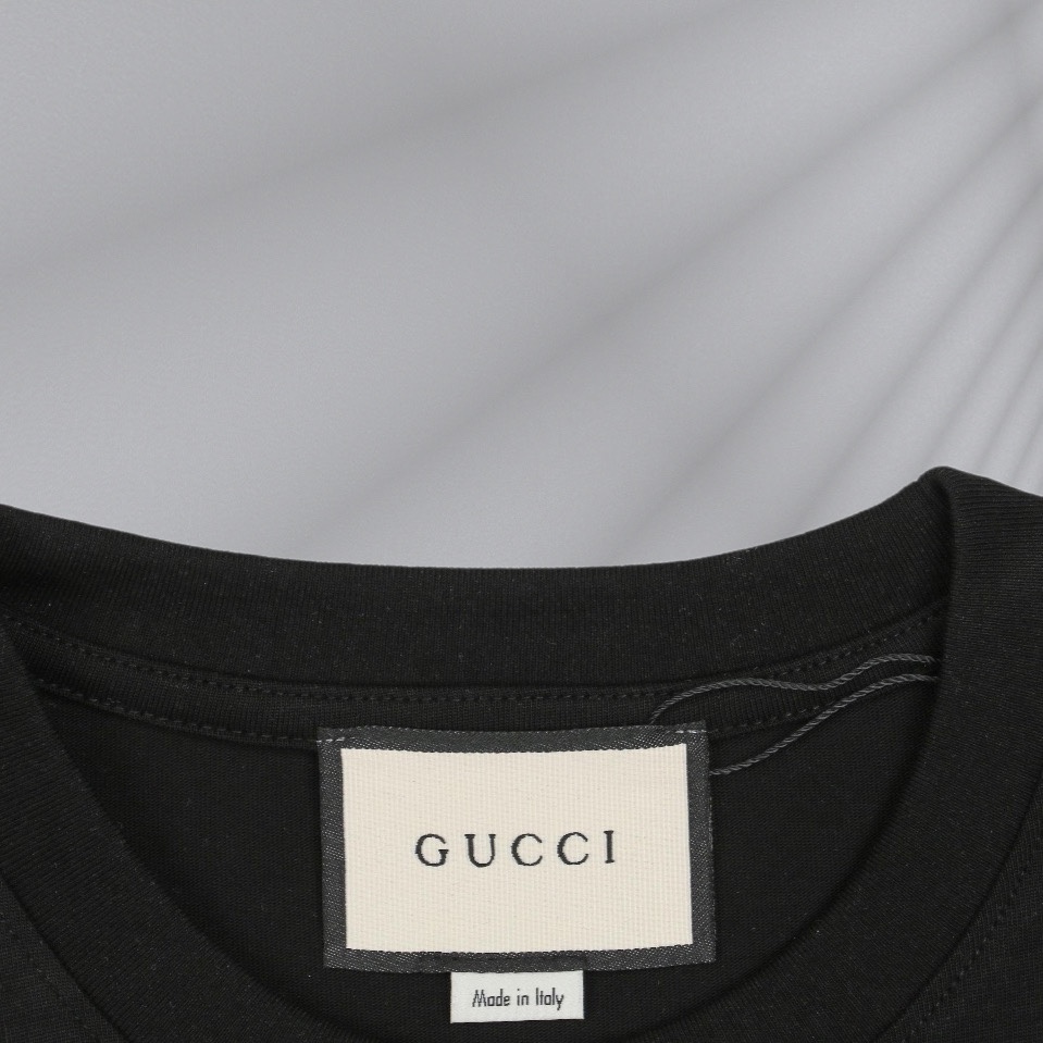 Gucci/古驰 23ss 喷绘白字母印花短袖