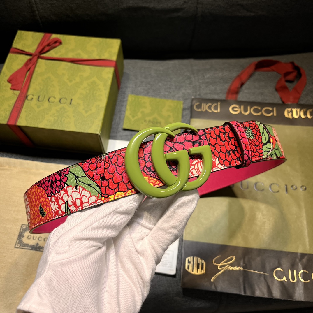    古奇    宽4.0cm   专柜新款 正版开模 此款腰带采用进口牛皮 对版专柜，这款双G彩色扣 