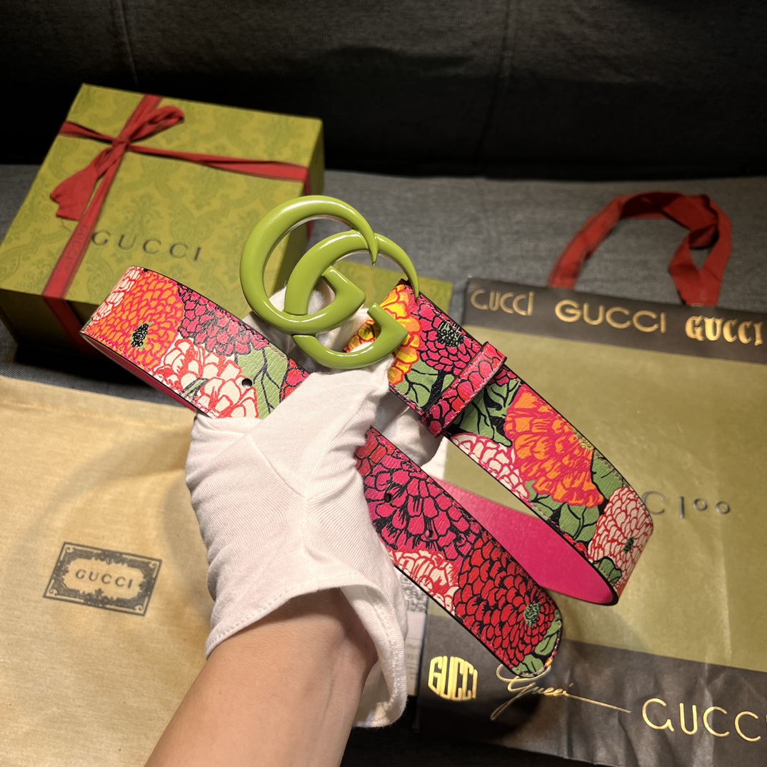    古奇    宽4.0cm   专柜新款 正版开模 此款腰带采用进口牛皮 对版专柜，这款双G彩色扣 