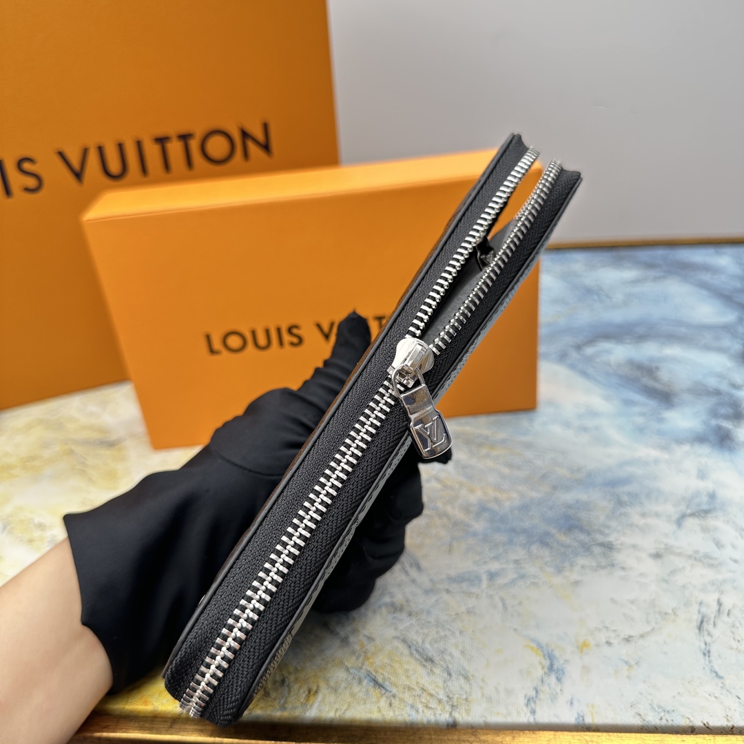 Black leather wallet coin pocket detail