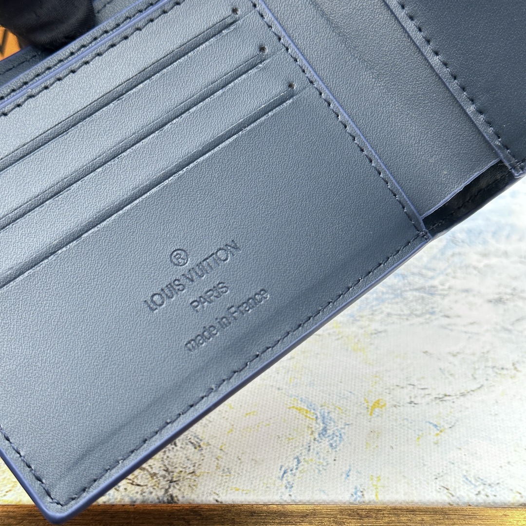 Classic bifold leather wallet embossed logo