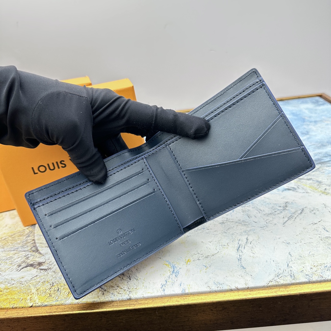 Classic bifold leather wallet stitching detail