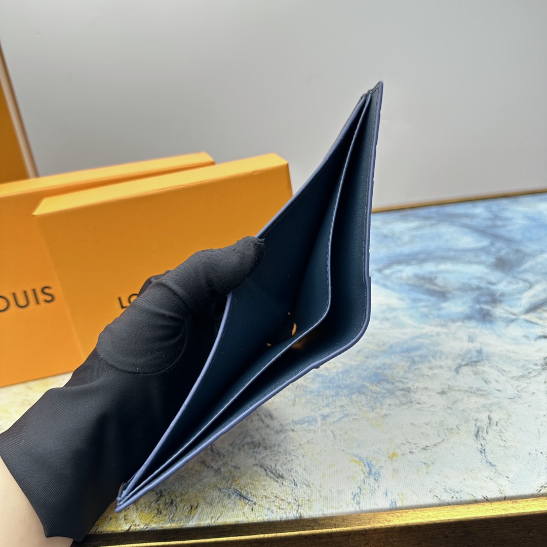 Classic bifold leather wallet different angle