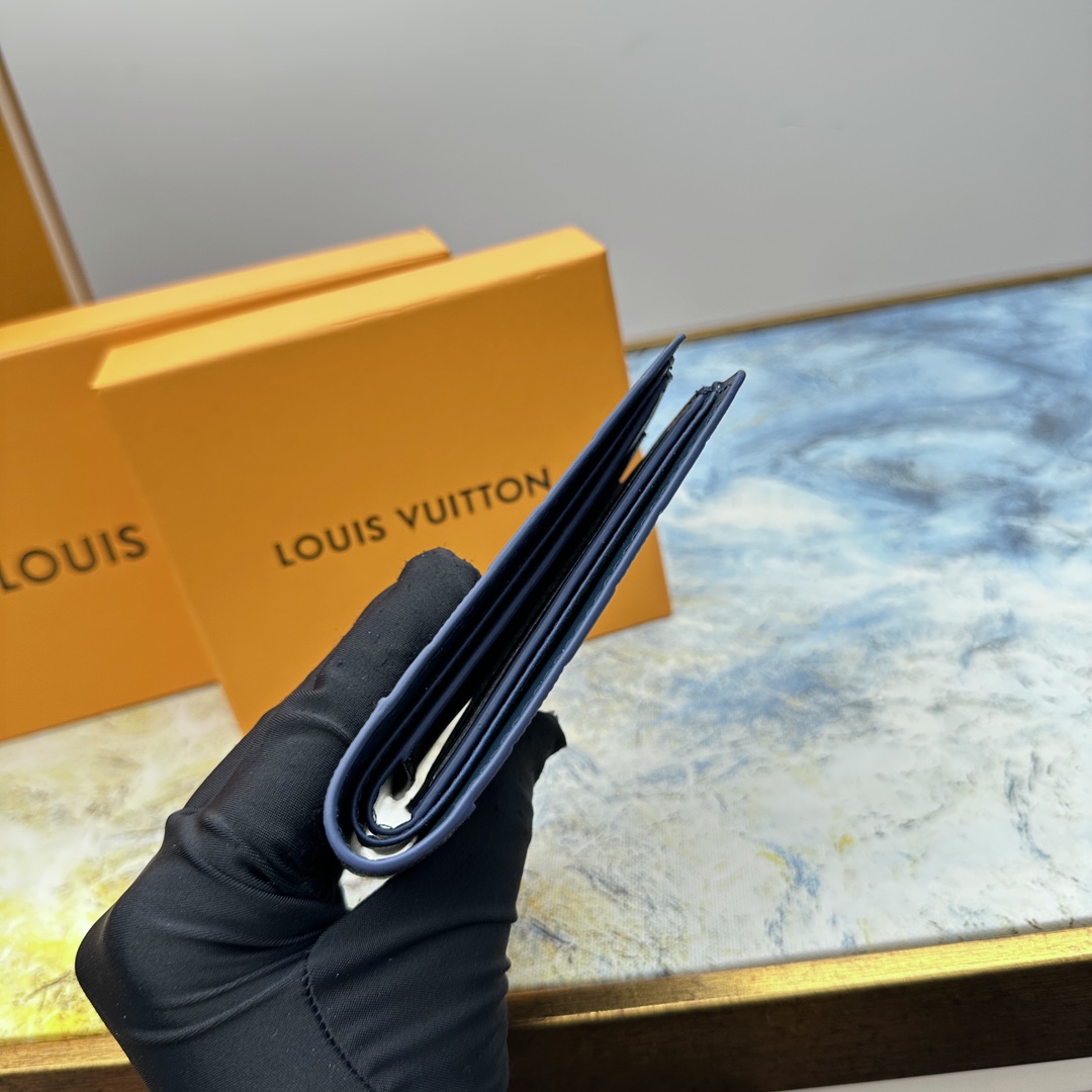 Classic bifold leather wallet gift presentation