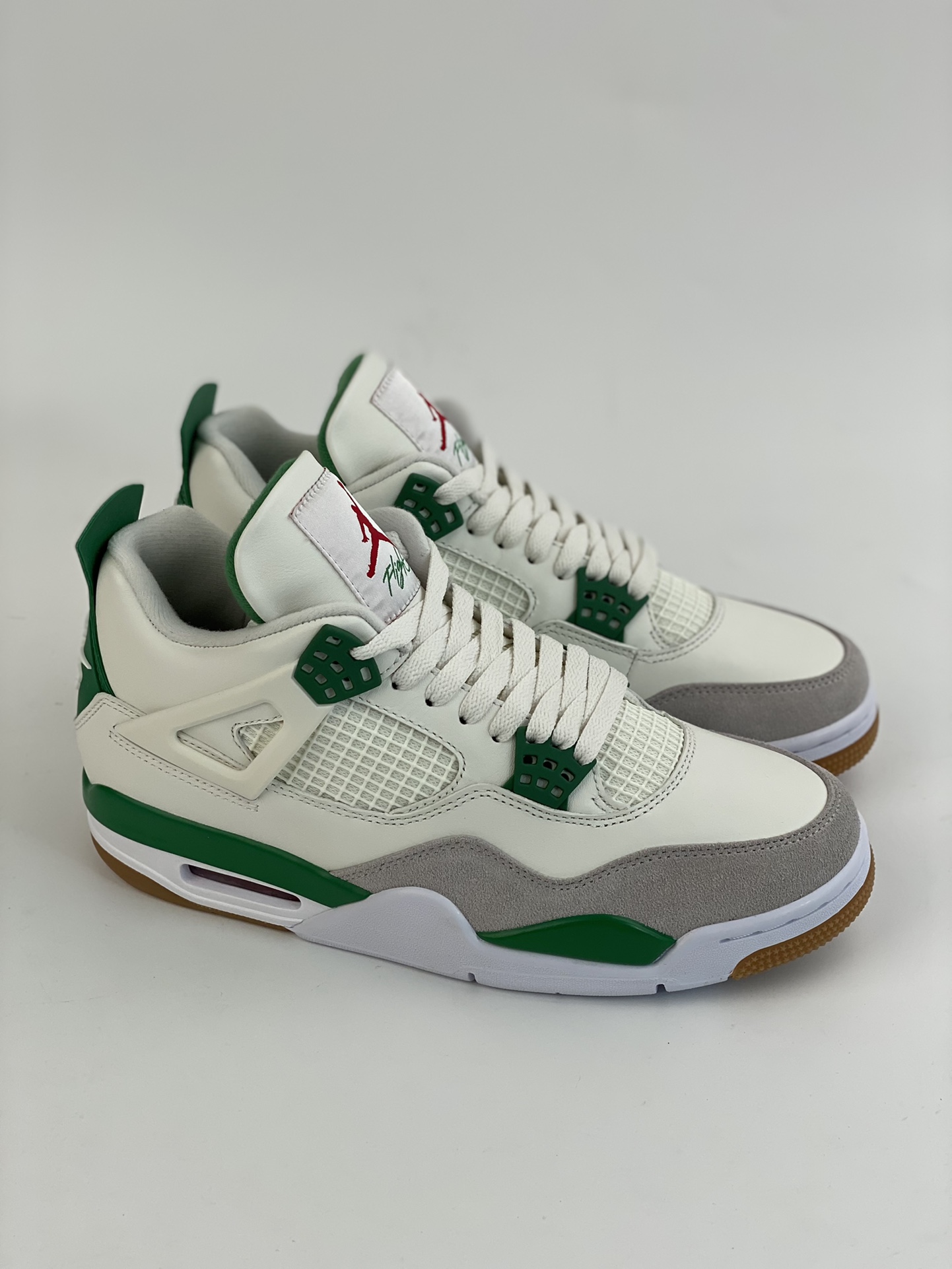 500 Nike SB x Air Jordan 4 Retro 乔丹四代 ”Pine Green” 绿松石 DR5415-103