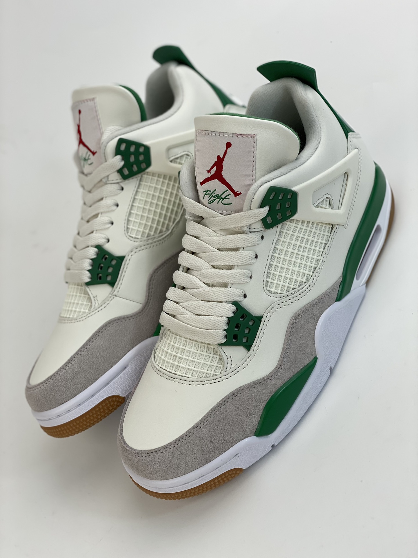 500 Nike SB x Air Jordan 4 Retro 乔丹四代 ”Pine Green” 绿松石 DR5415-103