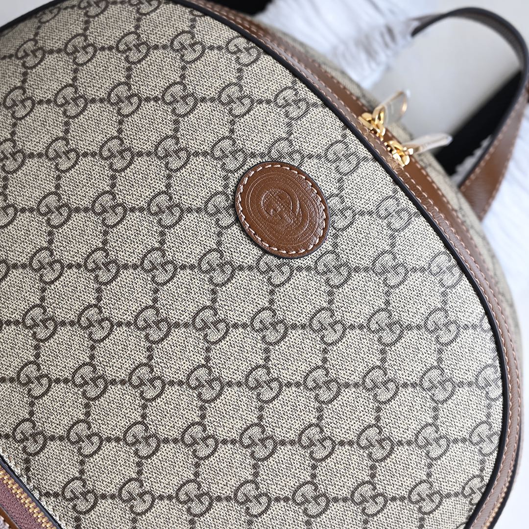 The 24-pair version of the interlocking double G backpack debuts at the counter. This Gucci backpack is made of elegant brown GG Supreme canvas m