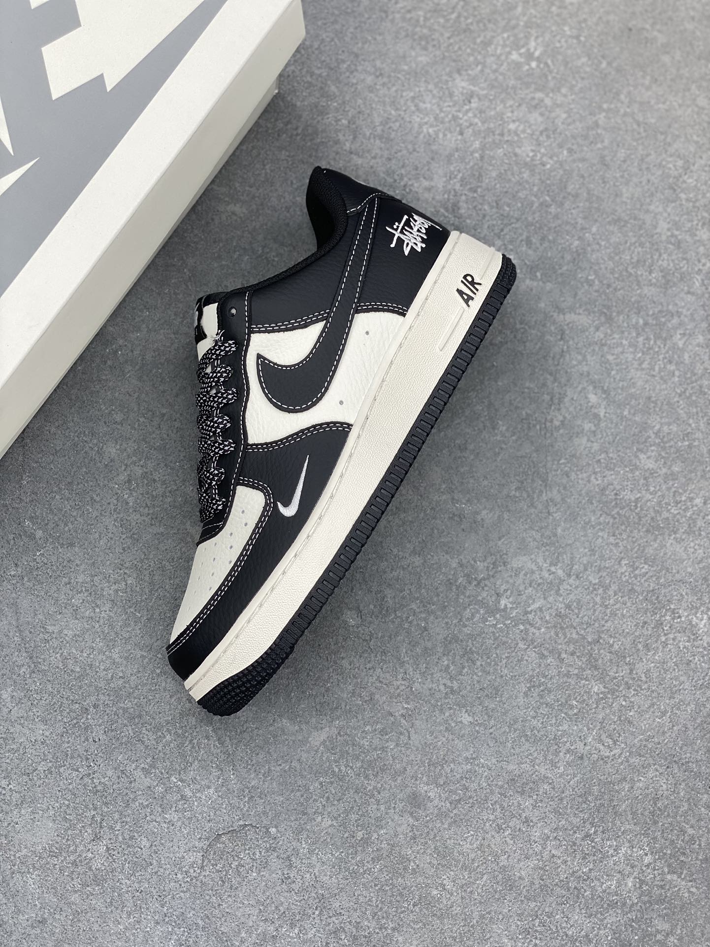Nike Air Force 1 '07 Low Stussy Black - Limited Edition Sneakers 8 i1682795077 8566 6