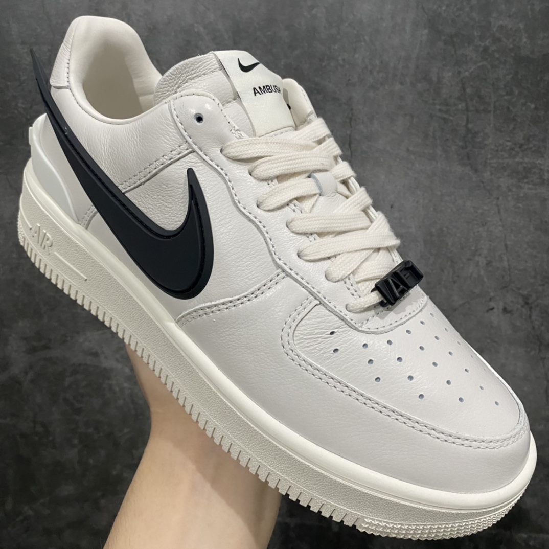 The new D2 version has better quality AMBUSH x Nike Air Force 1 Low Air Force One low-top sports shoes joint big hook white DV3464-002