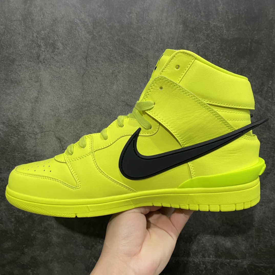 The Ambush x Nike SB Dunk High skateboard shoes high-top joint fluorescent green big hook CU7544-400