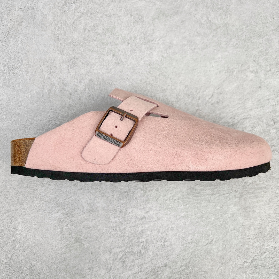 零售💰250 ＃DC Birkenstock Boston VL 勃肯软木底包头拖鞋 天鹅绒般的绒面革赋子休闲的经典外观 四季皆宜 柔软的鞋床采用额外的泡沫缓冲层 提供额外的舒适感和全天支撑 全网独家首发 源于德国的严谨工艺  牛巴戎面 中层松木 EVA 三层组合大底 优质牛皮面料五金扣 出口订单 尺码：35-44 编码：by2936050-运动鞋