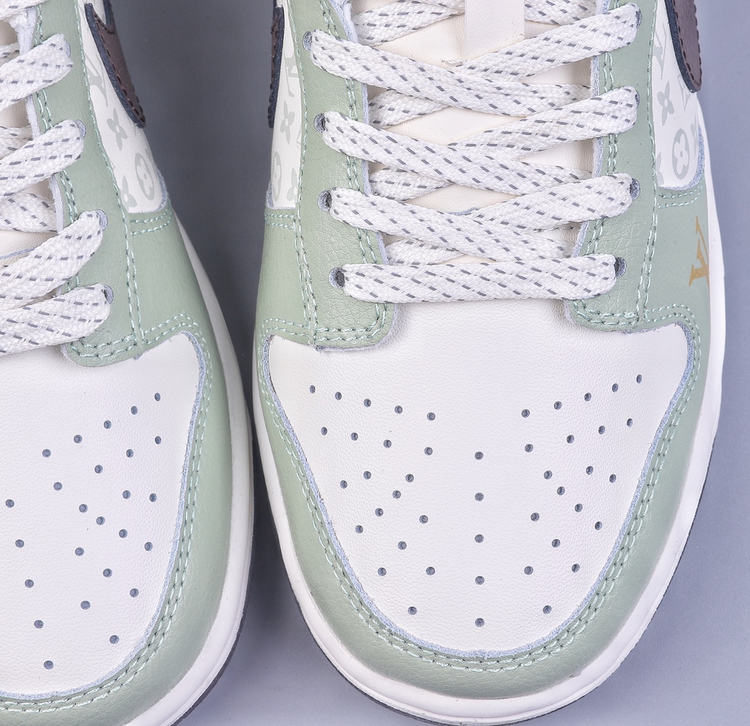 220 LV Nike SB Dunk Low “LV联名--青色年华 ” 周年高端定制低帮休闲板鞋 XD6188-006