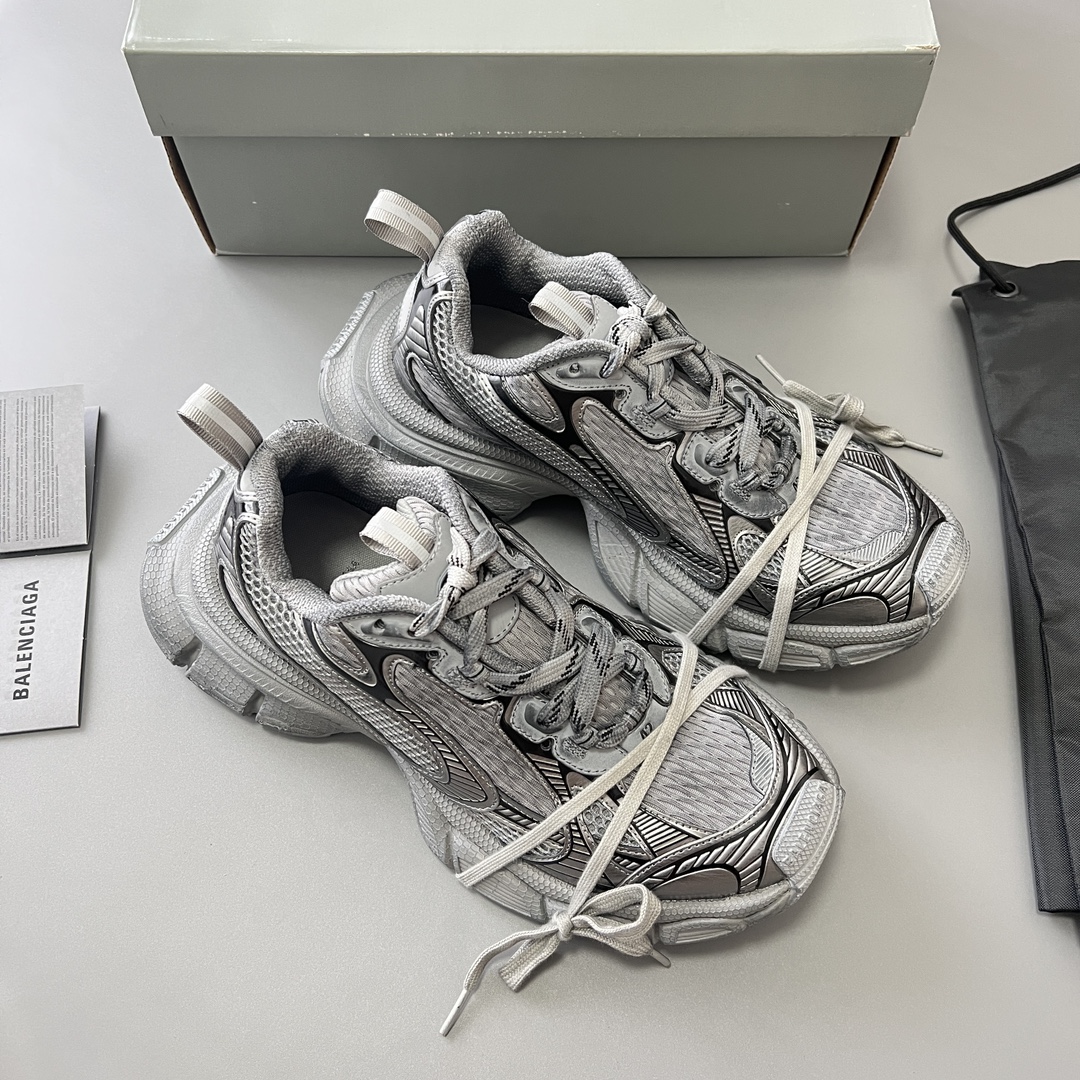 Balenciaga 纯 本Balenciaga Phantom Sneaker 巴黎世家全新做旧十代灰色潮流跑鞋 在延续 Track Trainer 户外轮廓和复杂鞋面结构的同时