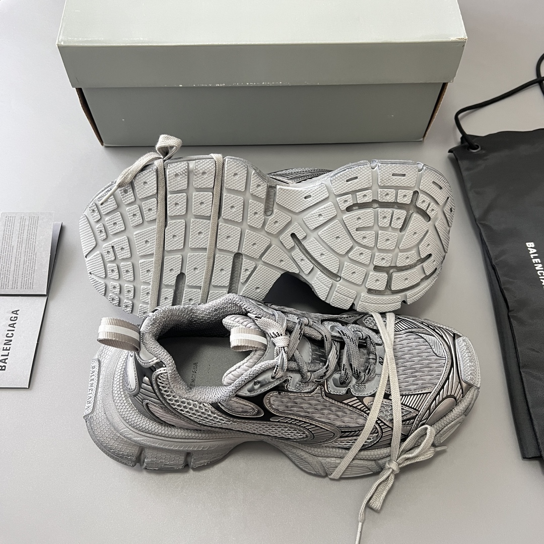 Balenciaga 纯 本Balenciaga Phantom Sneaker 巴黎世家全新做旧十代灰色潮流跑鞋 在延续 Track Trainer 户外轮廓和复杂鞋面结构的同时