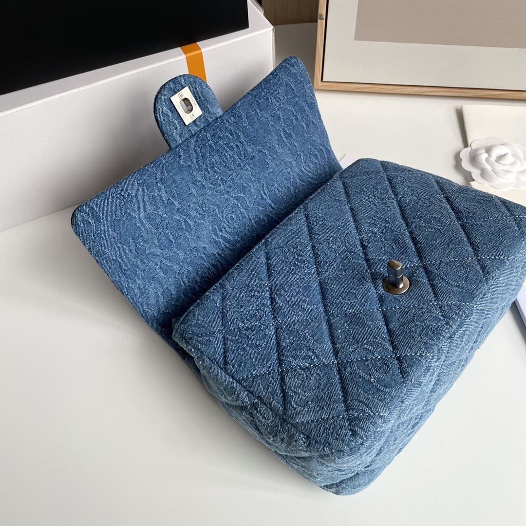 Chanel 大号23p 桃心牛仔驾到 无法拒绝牛仔的魅力 爱了爱了~毫无悬念是新一季 本季C位置首选爱心包