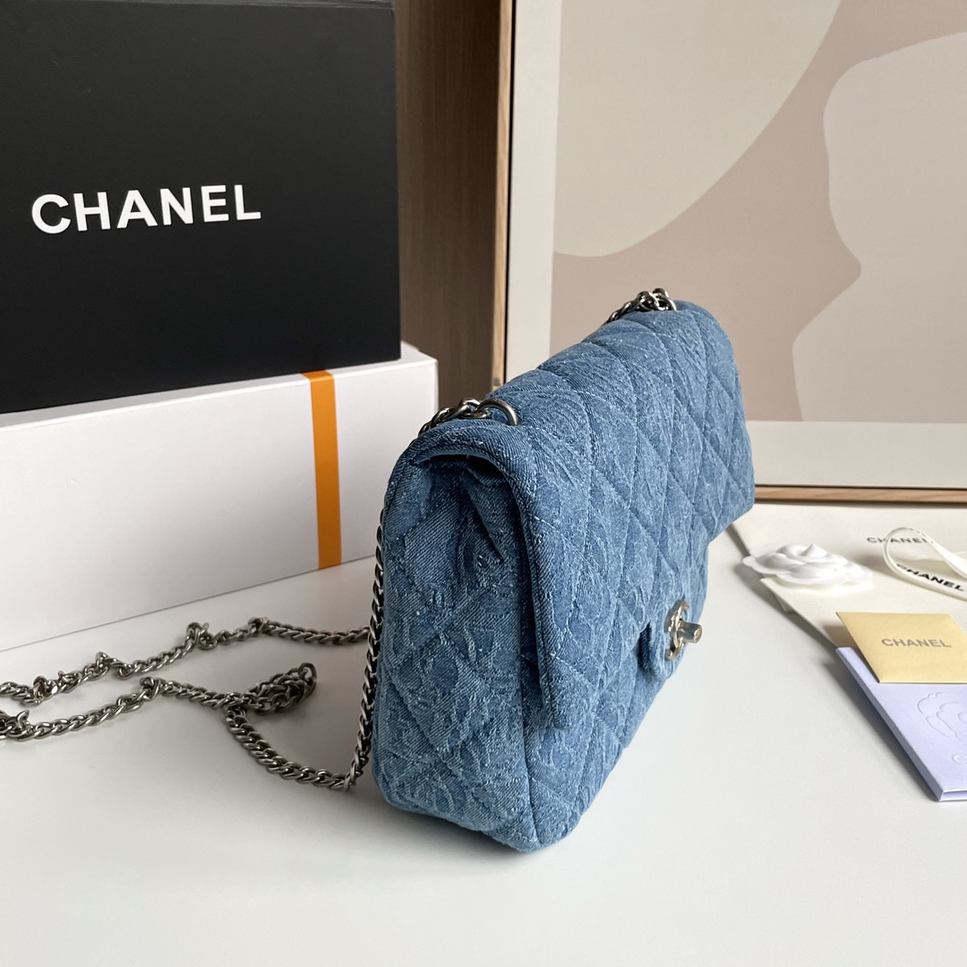 Chanel 大号23p 桃心牛仔驾到 无法拒绝牛仔的魅力 爱了爱了~毫无悬念是新一季 本季C位置首选爱心包