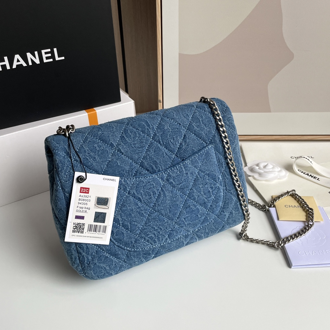 Chanel 大号23p 桃心牛仔驾到 无法拒绝牛仔的魅力 爱了爱了~毫无悬念是新一季 本季C位置首选爱心包