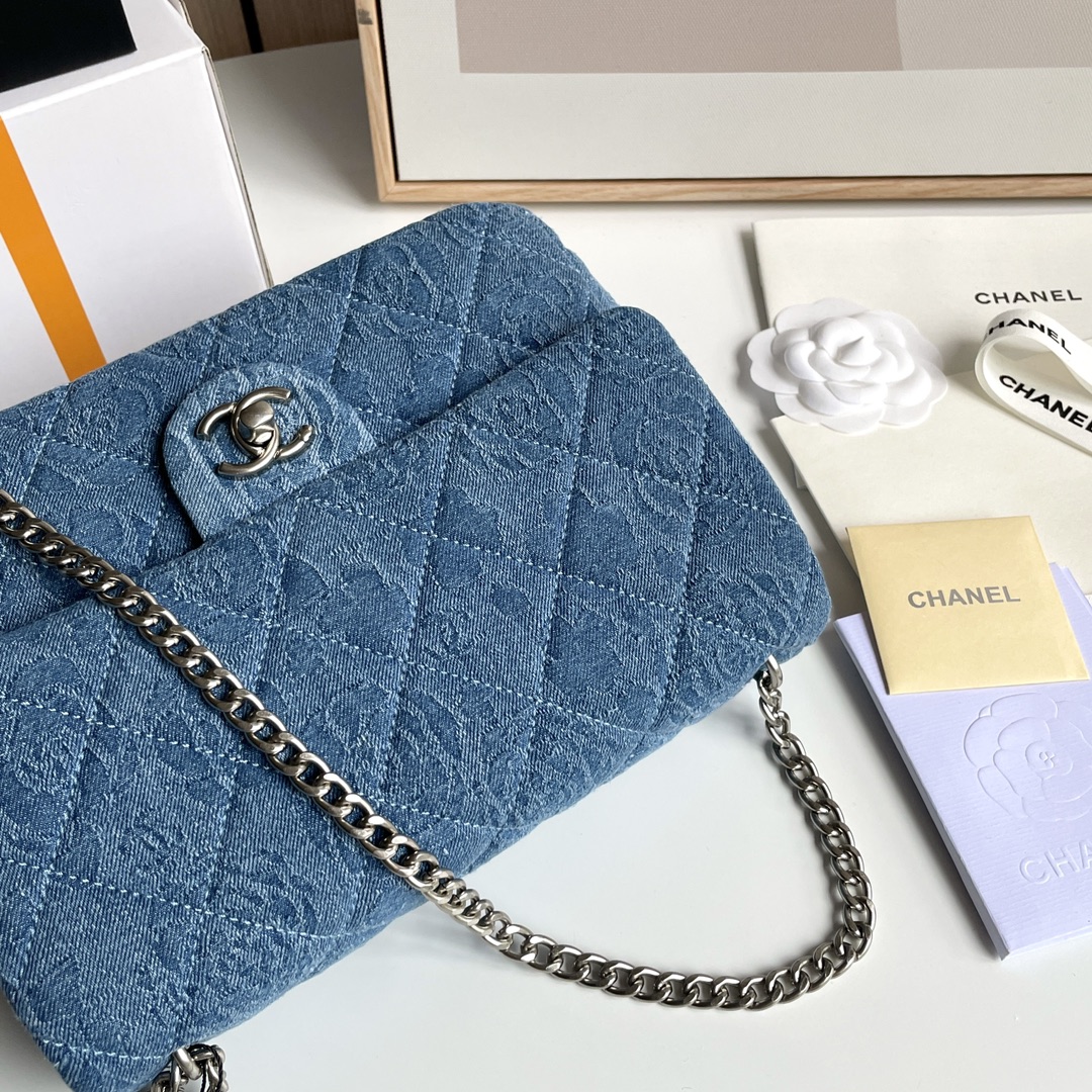 Chanel 大号23p 桃心牛仔驾到 无法拒绝牛仔的魅力 爱了爱了~毫无悬念是新一季 本季C位置首选爱心包