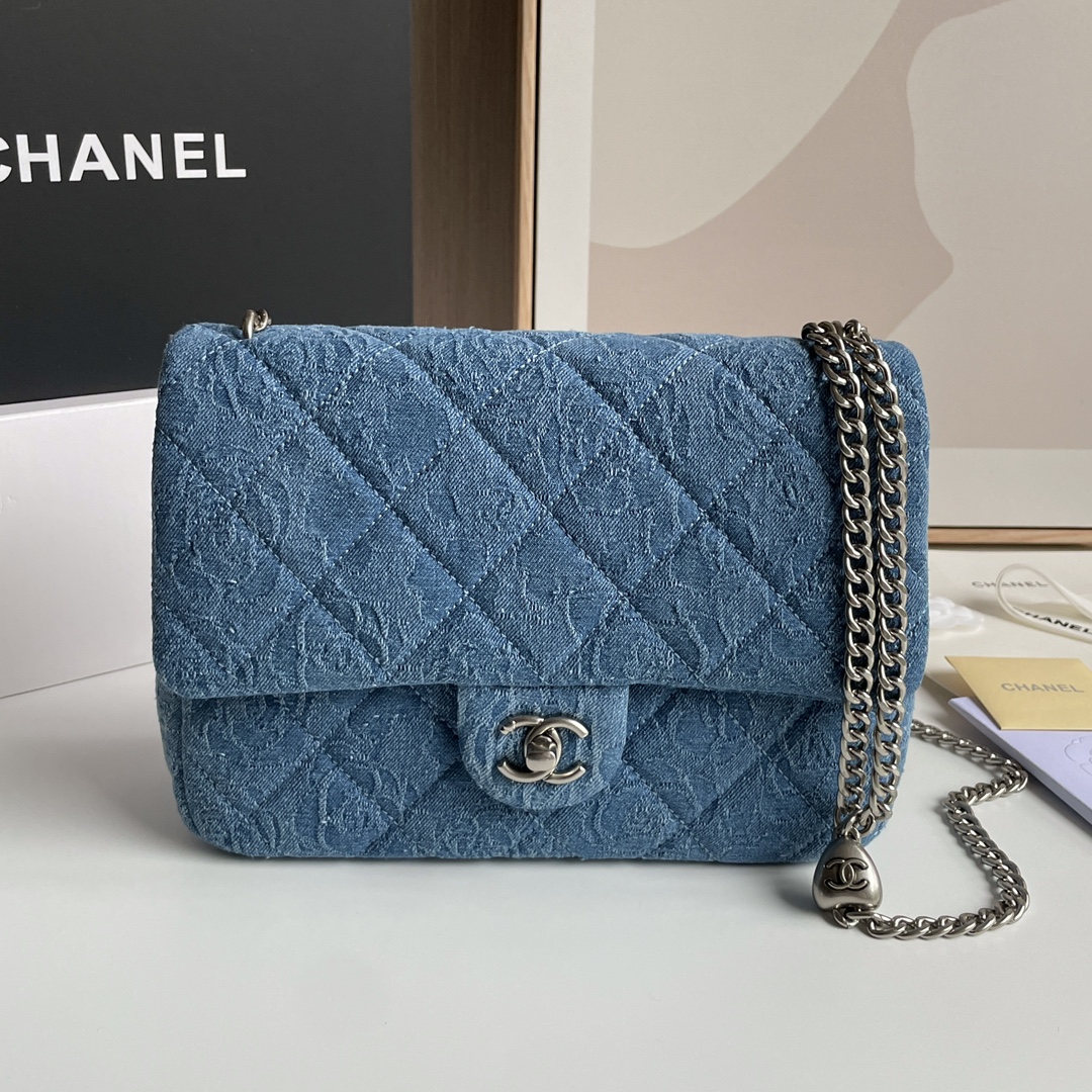 Chanel 大号23p 桃心牛仔驾到 无法拒绝牛仔的魅力 爱了爱了~毫无悬念是新一季 本季C位置首选爱心包