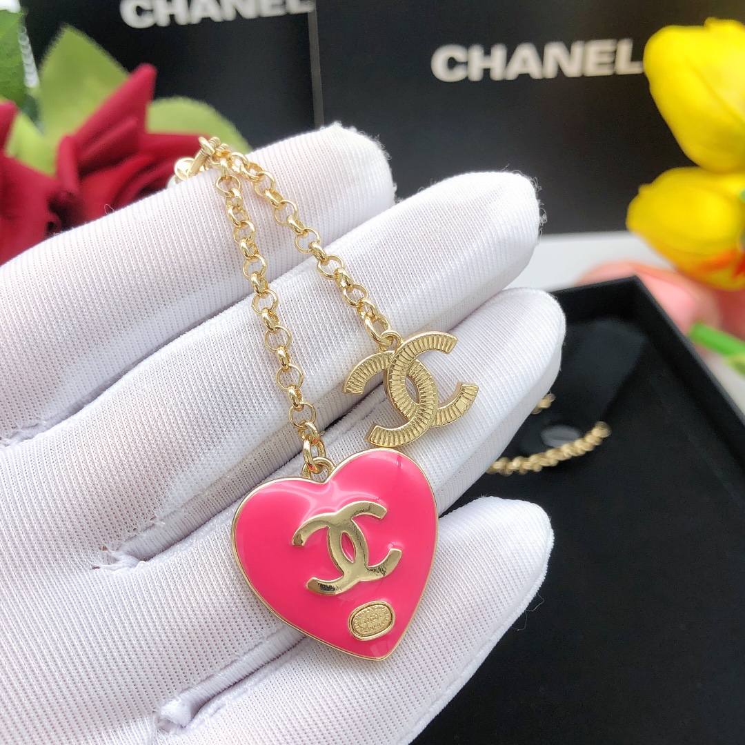 ❤️85包邮/原单代购级别
编号XXL0219
 【香奈儿ch*nel最新款🆕🆕爱心项链镶钻渐变】一致ZP黄铜材质