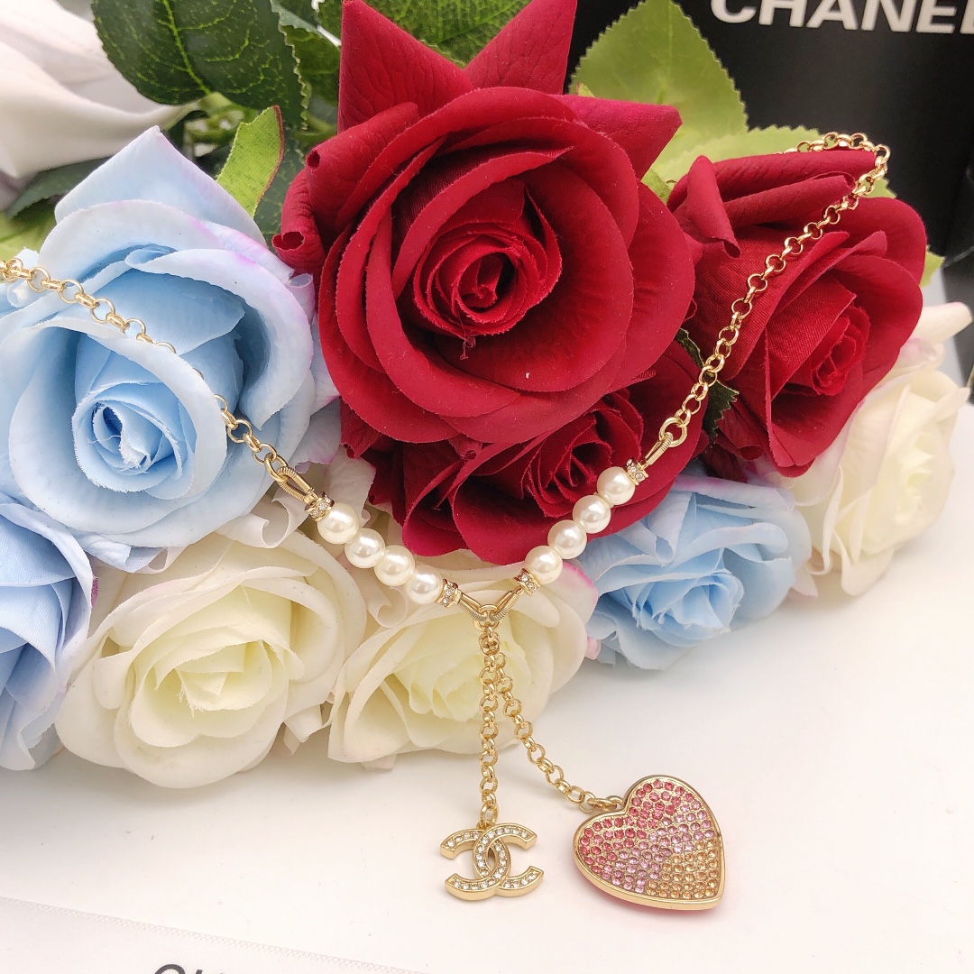 ❤️85包邮/原单代购级别
编号XXL0219
 【香奈儿ch*nel最新款🆕🆕爱心项链镶钻渐变】一致ZP黄铜材质
