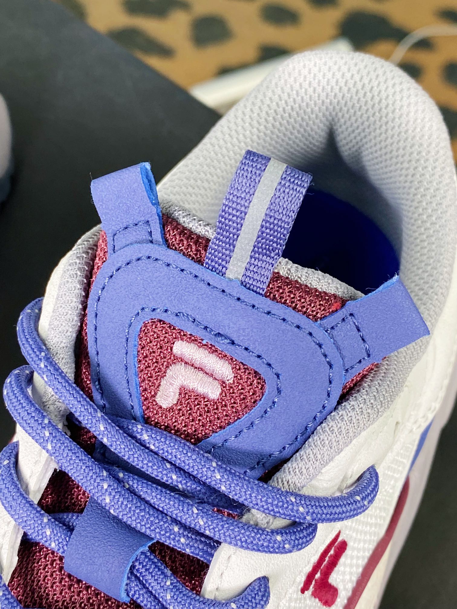 200 FILA FUSION COLLINA 科利纳系列山丘低帮轻便板鞋“白蓝红”F12W312117FMA