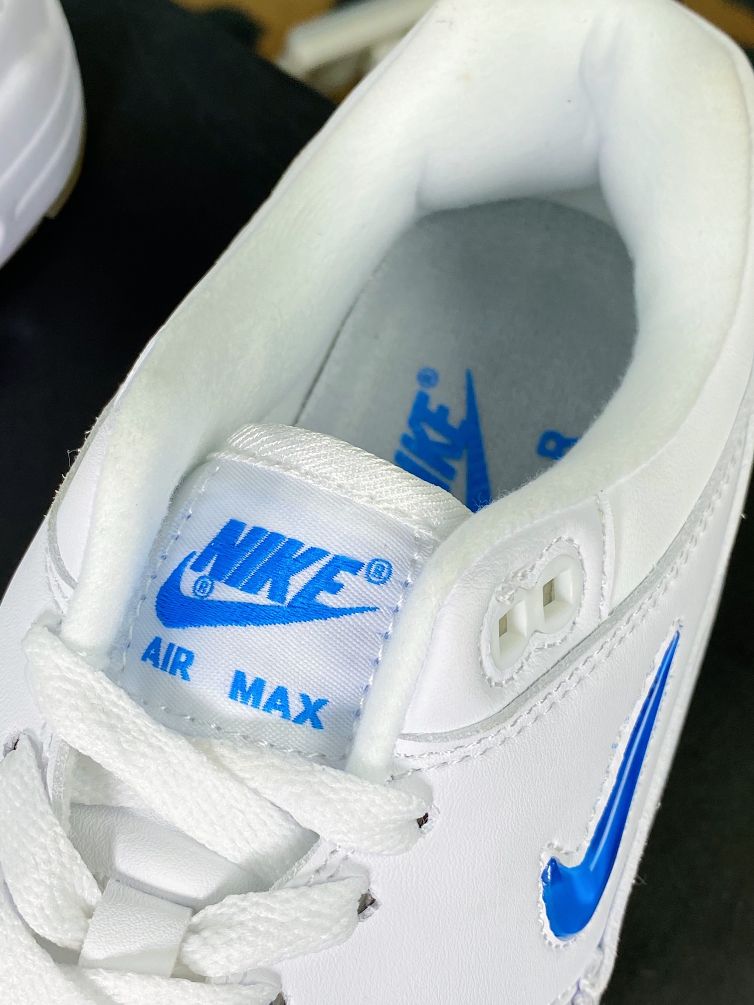 240  Air Max 1 Premium”Jewel/White/Black”初代复古气垫慢跑鞋“皮革蓝白小钩”918354-100