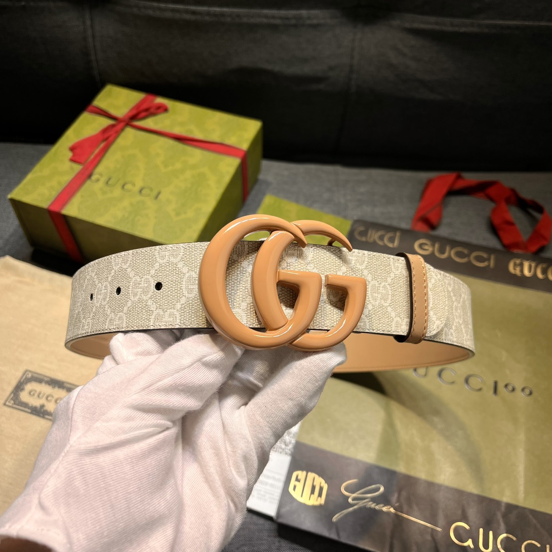   古奇  宽4.0cm  新款 从70年代的古驰档案皮带扣的当代采取，双G是重新利用，并出现在这条皮带