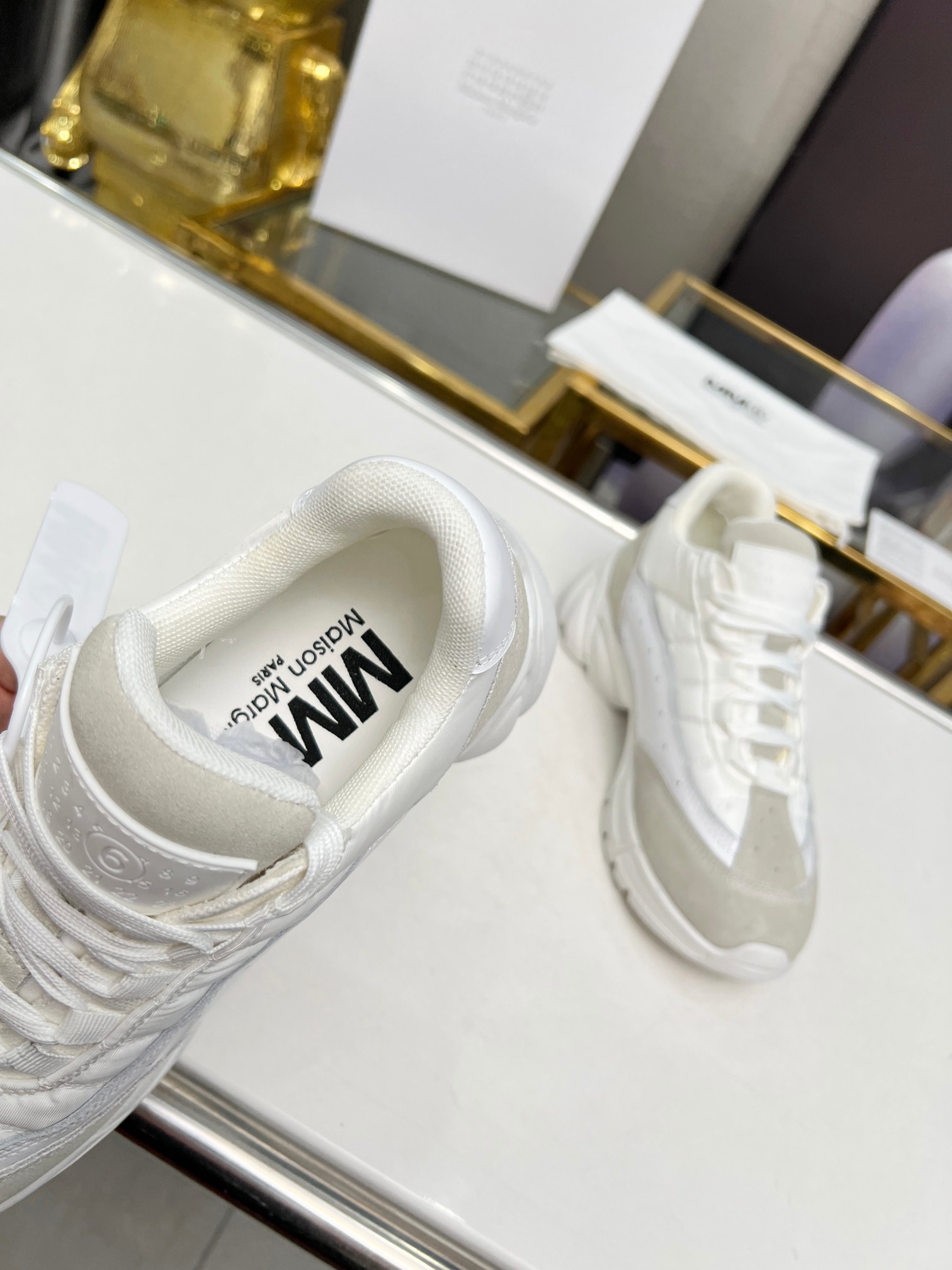 P320 Modelos de pareja Maison Margiela-Margiela muestran nuevos MM6 lavados vintage viejos zapatos c