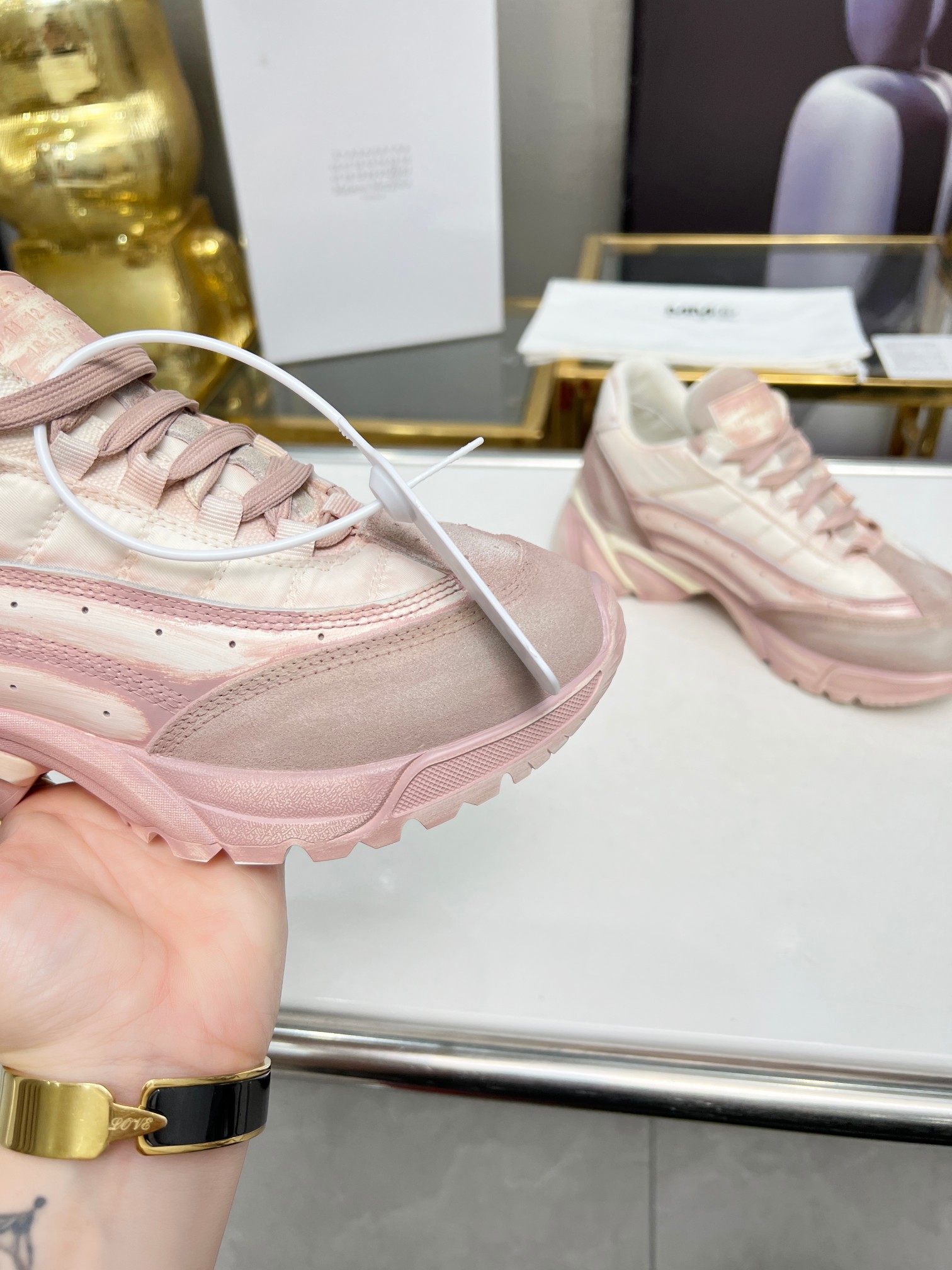 P320 Modelos de pareja Maison Margiela-Margiela muestran nuevos MM6 lavados vintage viejos zapatos c