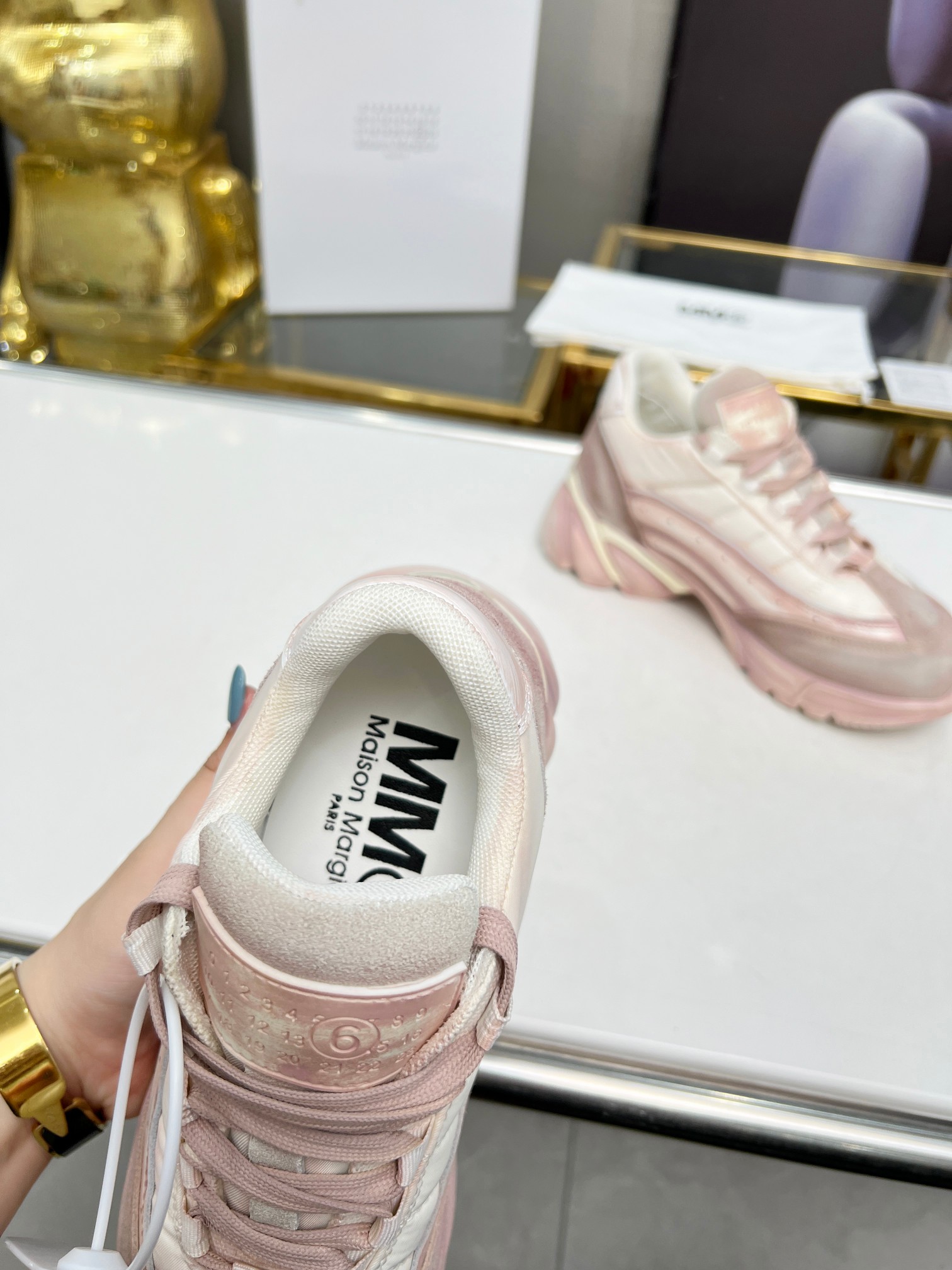 P320 Modelos de pareja Maison Margiela-Margiela muestran nuevos MM6 lavados vintage viejos zapatos c