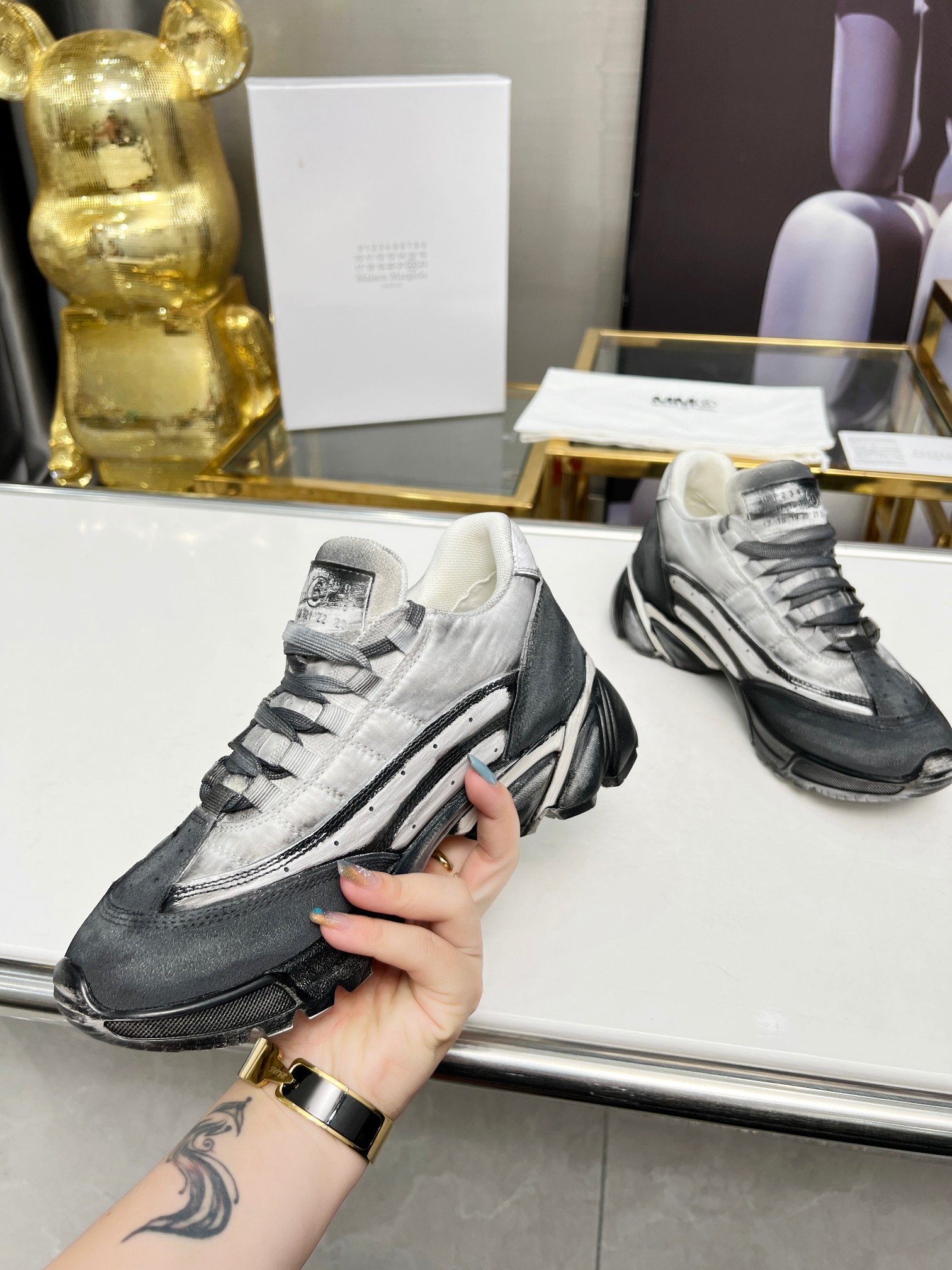 P320 Modelos de pareja Maison Margiela-Margiela muestran nuevos MM6 lavados vintage viejos zapatos c