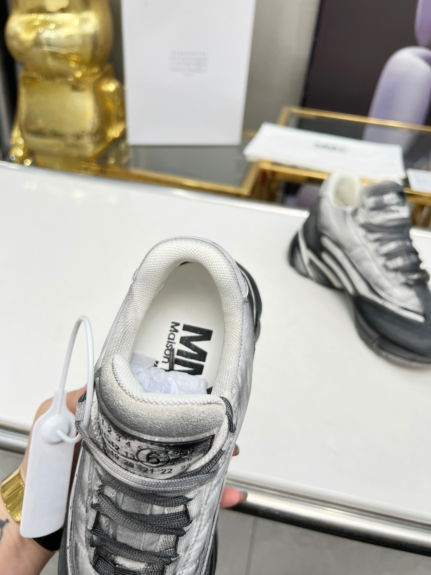 P320 Modelos de pareja Maison Margiela-Margiela muestran nuevos MM6 lavados vintage viejos zapatos c