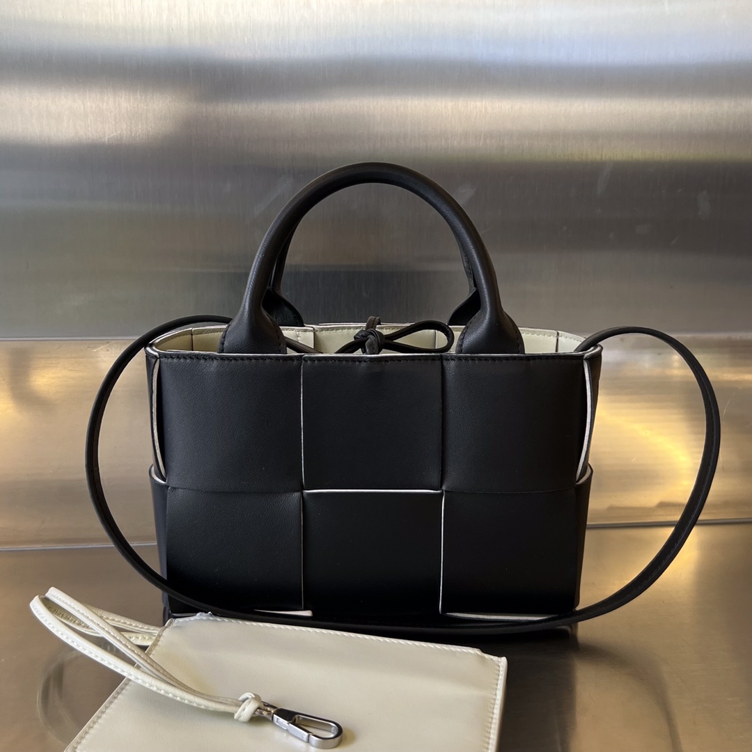 Elegant Woven Design Handbag with Detachable Pouch - Limited Stock!