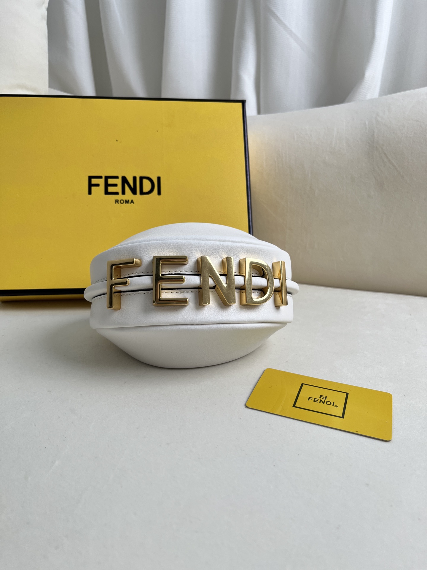 Fendi Fendipraphy White Small Crescent Shoulder Bag - Stylish and Compact 9 i1682929532 6715 8